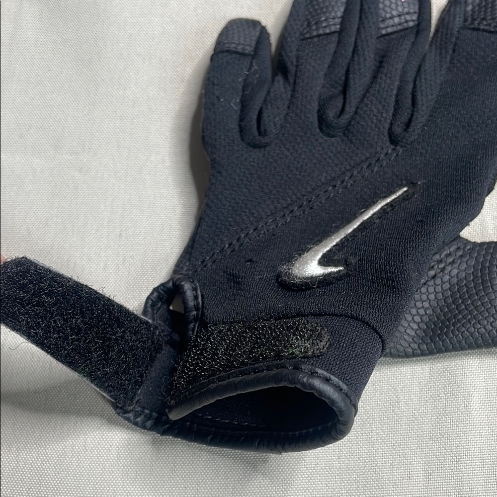 NIKE Black kids Sports Baseball Gloves - Picture 5 of 9